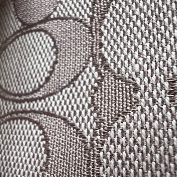 Coach: egg shell & canvas slip on kitten heels, very good condition size 8 - Picture 10 of 12